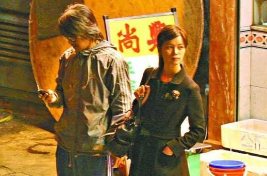 墜入愛河？59歲周星馳被拍「戀上17歲」落選港姐　女方「私照曝光」：甜美可人