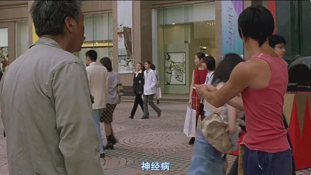 墜入愛河？59歲周星馳被拍「戀上17歲」落選港姐　女方「私照曝光」：甜美可人