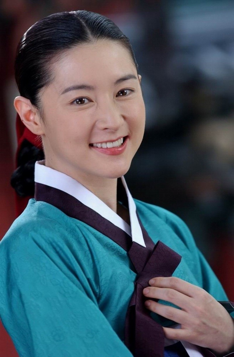 奪演藝圈「老少配冠軍」！李英愛「嫁大20歲老公」恩愛12年　70歲尪身價522億「對愛妻卻溫柔寵溺」❤