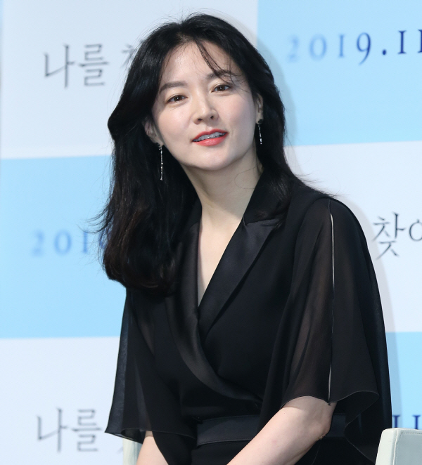 奪演藝圈「老少配冠軍」！李英愛「嫁大20歲老公」恩愛12年　70歲尪身價522億「對愛妻卻溫柔寵溺」❤