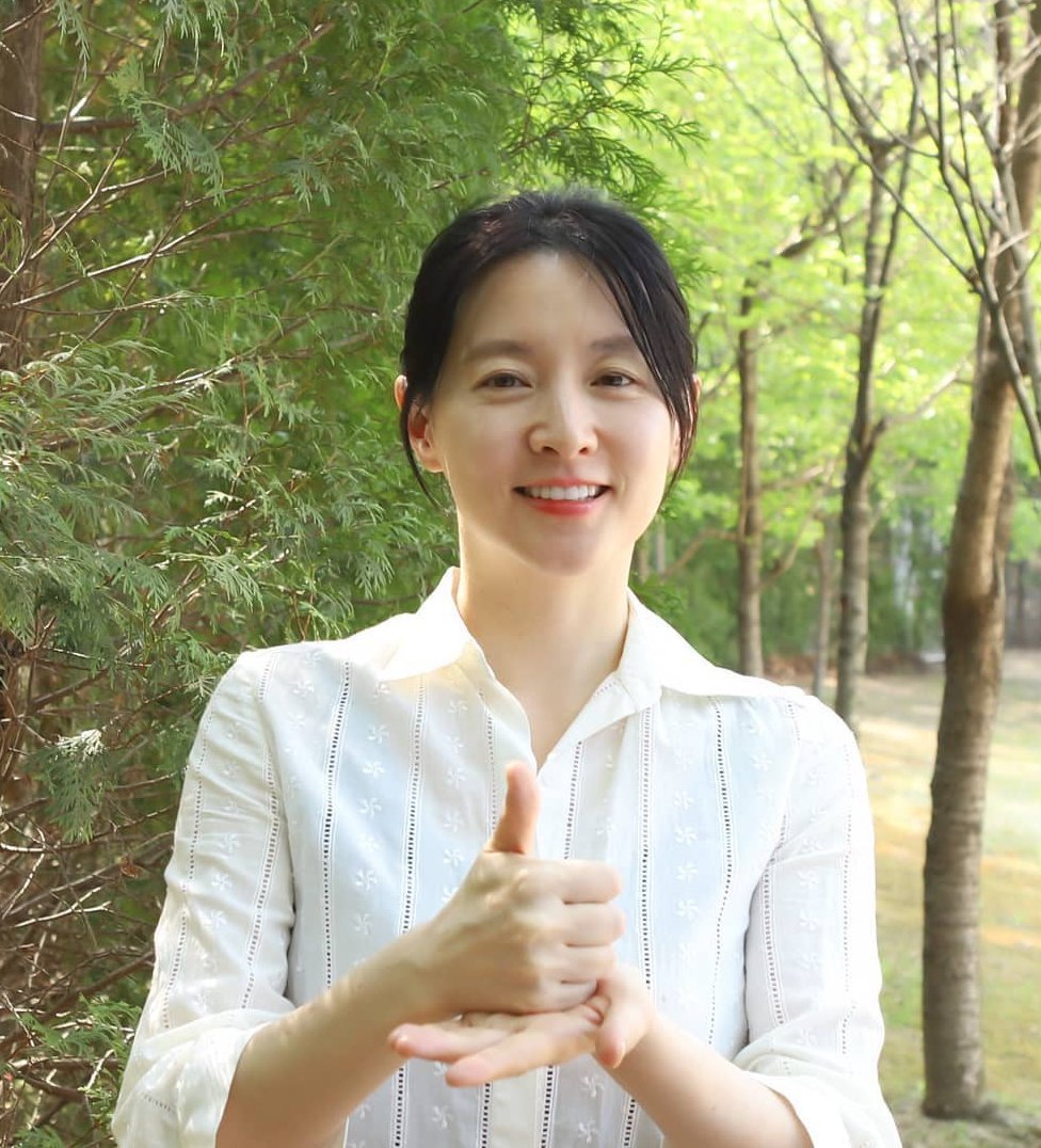 奪演藝圈「老少配冠軍」！李英愛「嫁大20歲老公」恩愛12年　70歲尪身價522億「對愛妻卻溫柔寵溺」❤
