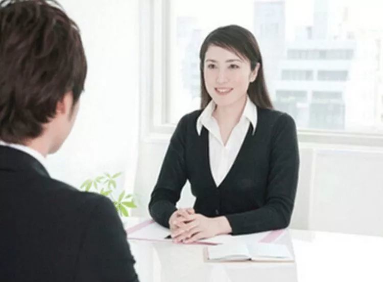 面試官：「七」字加一筆是什麼字？回答「8」被淘汰　90後小姑娘機智回答被錄取