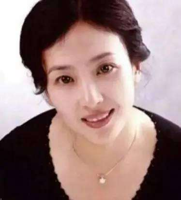 28歲生下劉亦菲！為女兒「放棄舞蹈家事業」 兩度離婚　孤身充當「19年經紀人」 