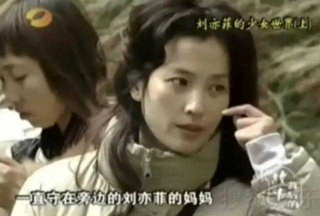 28歲生下劉亦菲！為女兒「放棄舞蹈家事業」 兩度離婚　孤身充當「19年經紀人」 