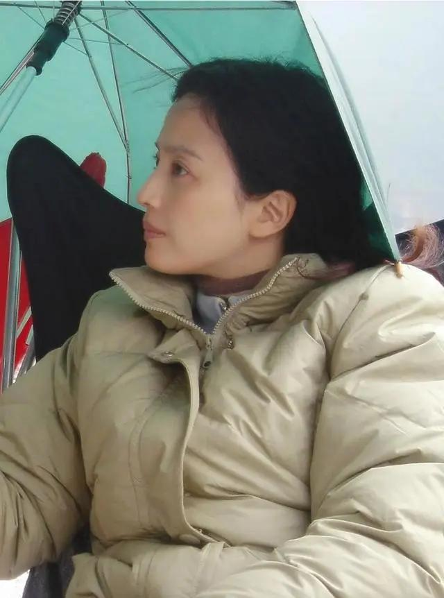 28歲生下劉亦菲！為女兒「放棄舞蹈家事業」 兩度離婚　孤身充當「19年經紀人」 