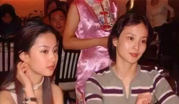 28歲生下劉亦菲！為女兒「放棄舞蹈家事業」 兩度離婚　孤身充當「19年經紀人」 