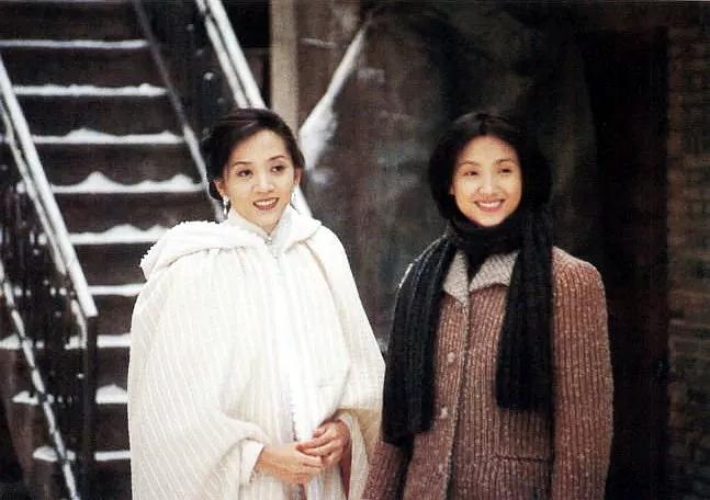 她醜到差點被送人！「曾拒劉德華求婚」錯愛12年男友分手　嫁圈外人「再露面」一家低調吃路邊攤