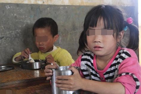 一手養大弟弟！姐姐婚後向弟弟「借2.2萬」救急　弟弟卻讓姐姐「寫借據」回家打開一看哭了
