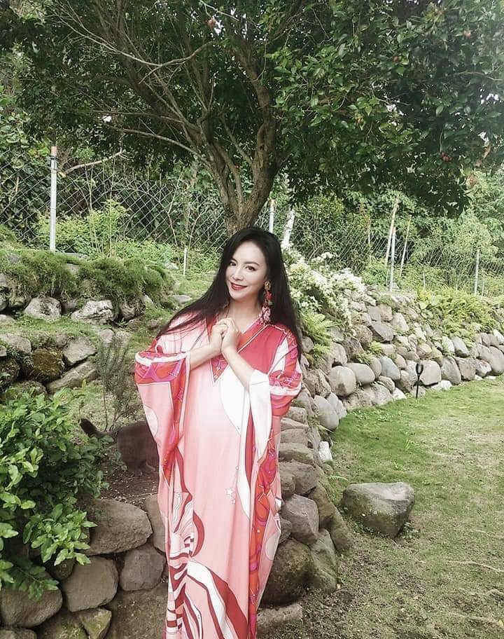 太敢說！她曾直言「看不起劉嘉玲」林志玲是包裝美女　今追憶「雄霸」又大膽曝其真實面目