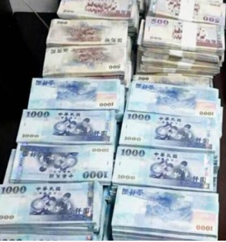 天降橫財！女清潔工撿到50萬「一分不少」交到警局　還錢時卻「打失主5巴掌」大罵：老天有眼