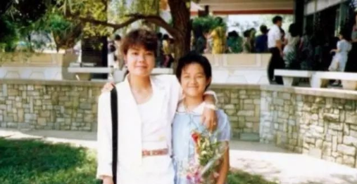 從影後到魔女！曾被曝「為8年男友」摘除子宮　「不婚不生」直言：子宮可有可無