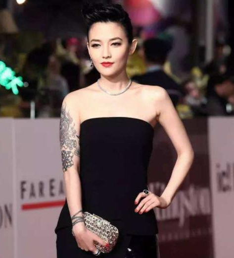 從影後到魔女！曾被曝「為8年男友」摘除子宮　「不婚不生」直言：子宮可有可無