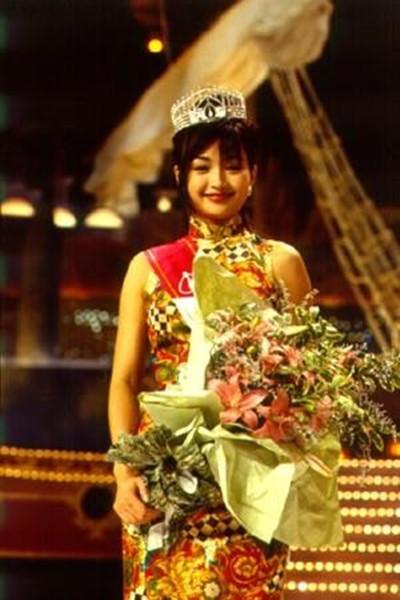兩拒天王嫁老外！巔峰時因「家族遺傳病」隱退 　50歲低調「變身白衣護士」全家住深山