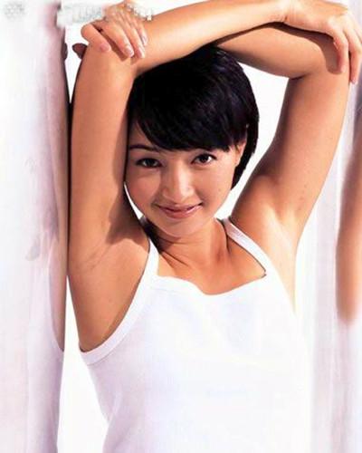 兩拒天王嫁老外！巔峰時因「家族遺傳病」隱退 　50歲低調「變身白衣護士」全家住深山