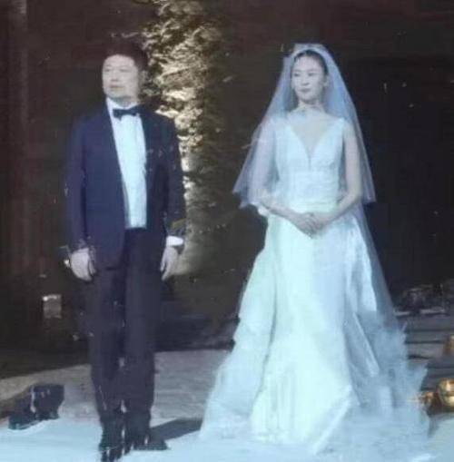 被封小章子怡！與老師偷情「被星二代男友」毆打名聲盡損　後嫁大17歲富商「奪視后翻身」