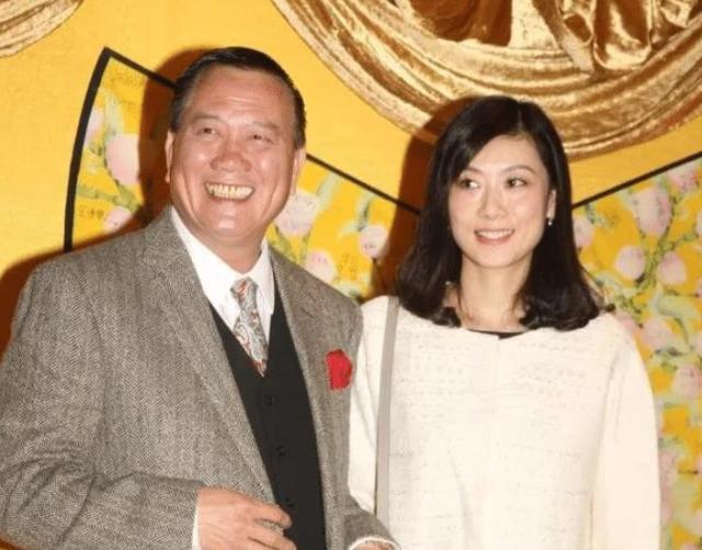 一家三口罕合體！萬梓良九代單傳「現身獨子成人禮」　父子情深「淚崩贈無字金屬牌」寓意深遠