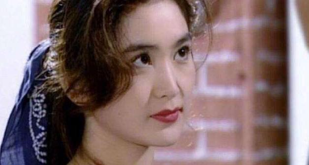 因家窮差點被母親賣掉！15歲憑貌美走紅　嫁豪門17年後離婚「前夫滿世界追著復合」 