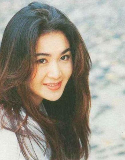 因家窮差點被母親賣掉！15歲憑貌美走紅　嫁豪門17年後離婚「前夫滿世界追著復合」 