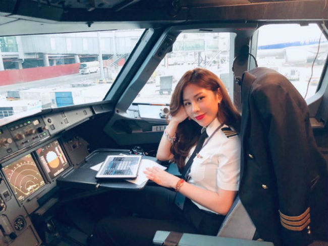 有夢就去追！36歲美女空姐靠努力翻身「躍上最美副機長」　「圓夢開飛機」霸氣喊話：男人能做到女人也行