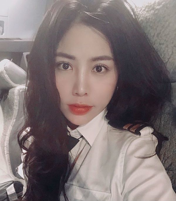 有夢就去追！36歲美女空姐靠努力翻身「躍上最美副機長」　「圓夢開飛機」霸氣喊話：男人能做到女人也行