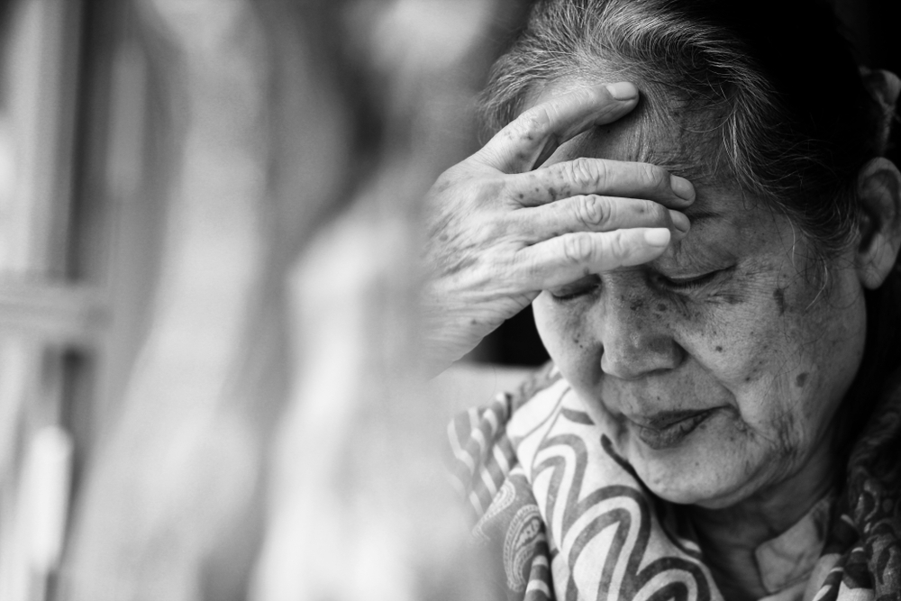 為避稅堅持生前分產！92歲嬤「遭最寵愛女兒翻臉獨吞」欲哭無淚　「擁5子女卻孤獨終老」悔不當初