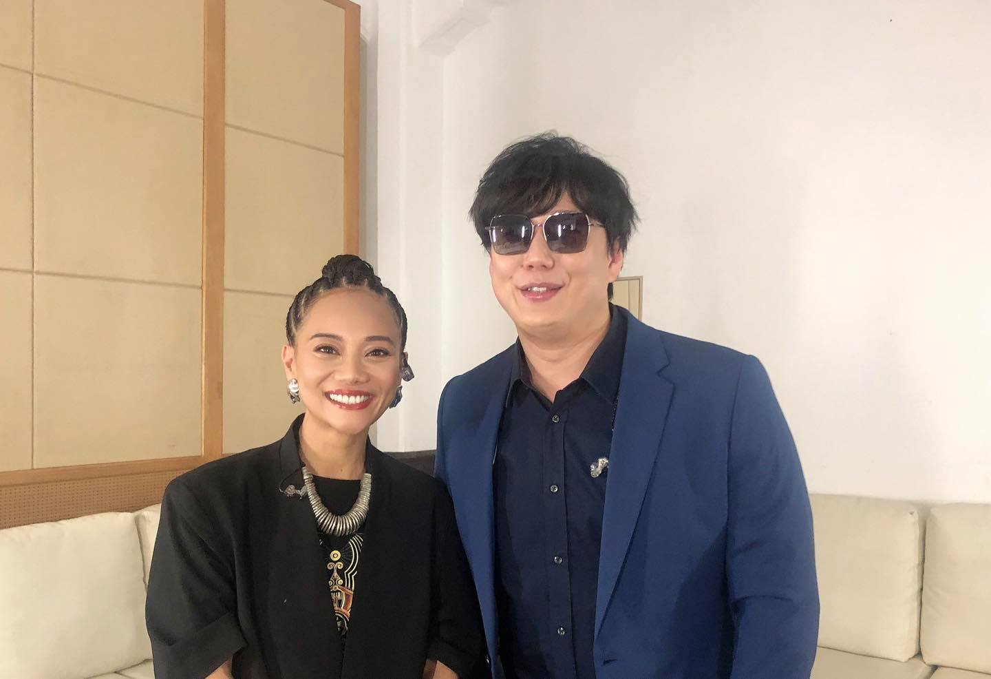 每天堅持打電話給媽媽！蕭煌奇感謝「母親自己學點字」回家一個一個教他　「騎車載他跑場演唱」如今換他報恩