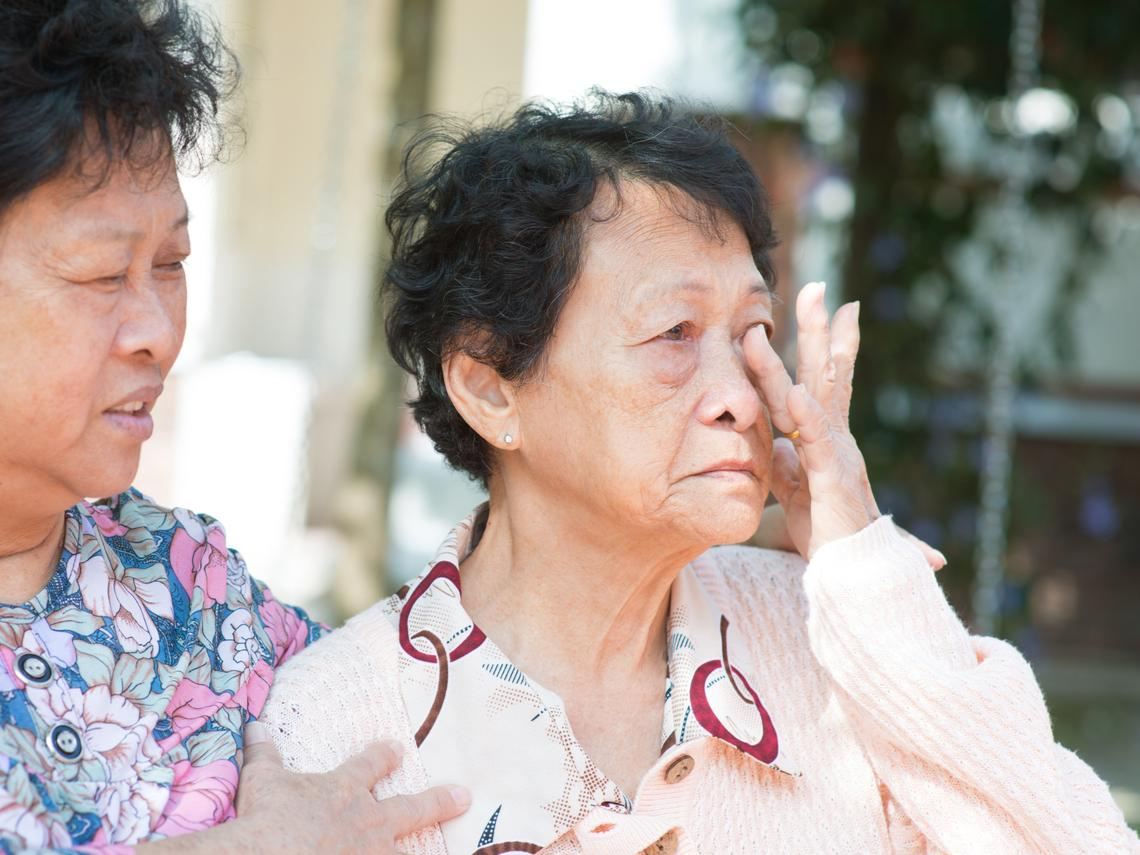 為避稅堅持生前分產！92歲嬤「遭最寵愛女兒翻臉獨吞」欲哭無淚　「擁5子女卻孤獨終老」悔不當初