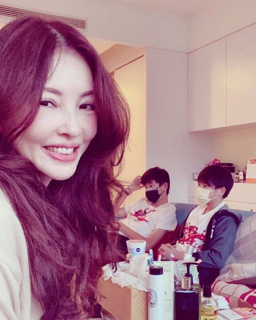 檢查報告出爐！57歲何如芸「靠藥物控制」　她掉淚問天「已經像難民一樣」：為什麼是我