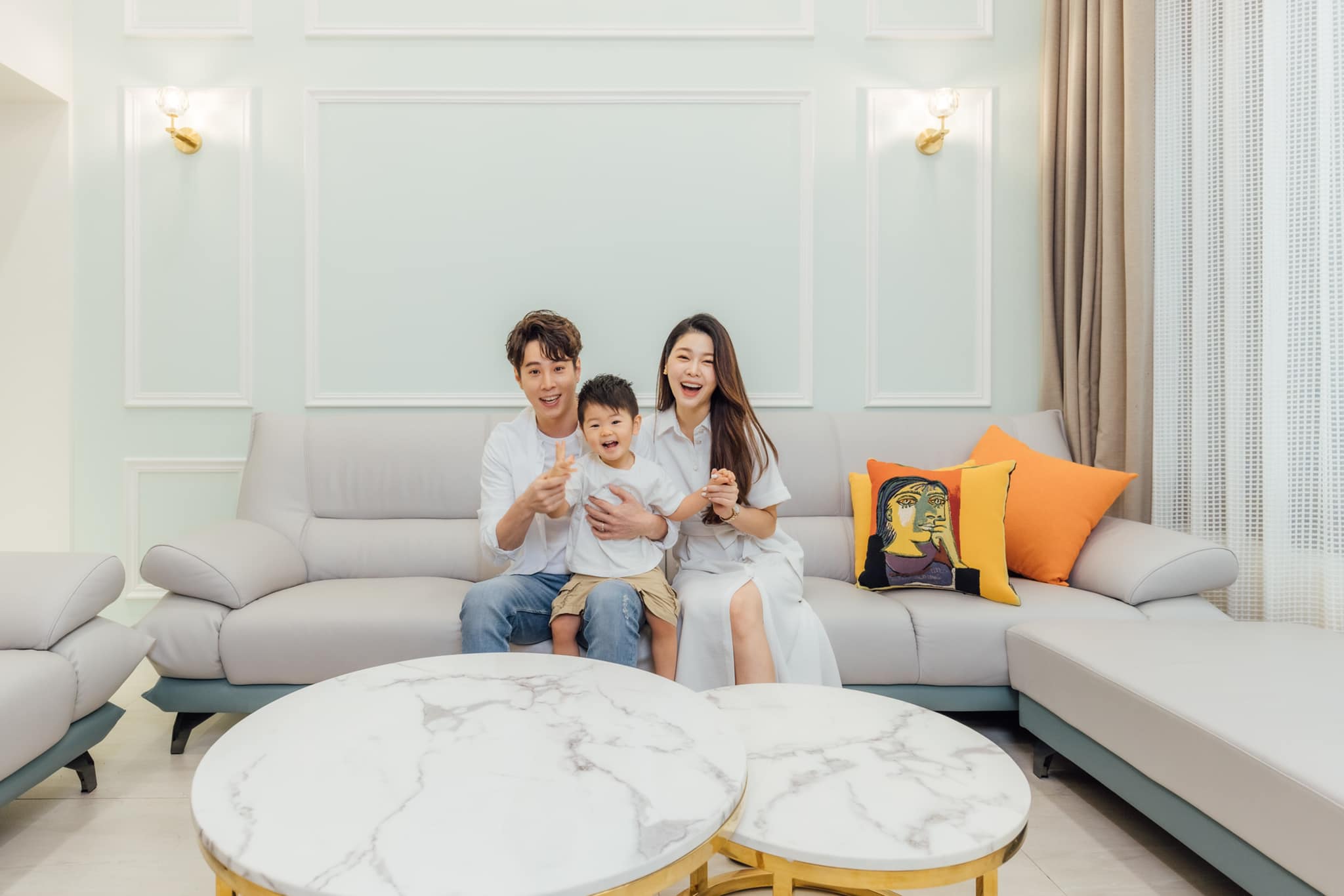 三代同堂！白家綺夫妻「為七口買百坪透天別墅」絕美更衣室曝光　吳東諺「替2女兒貼心設計」父愛一視同仁