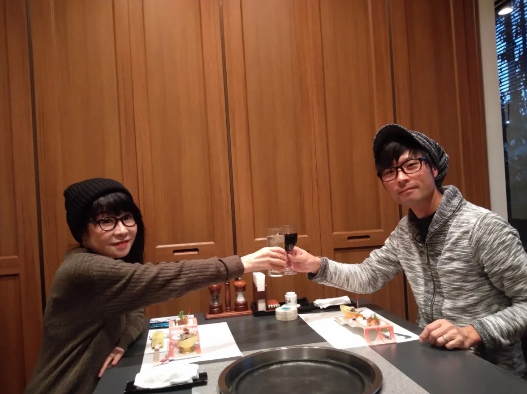 最甜忘年母子戀！美魔女阿嬤「隱瞞真實年齡7年」交往小鮮肉　真實年紀曝光「竟相差25歲」神發展超狂