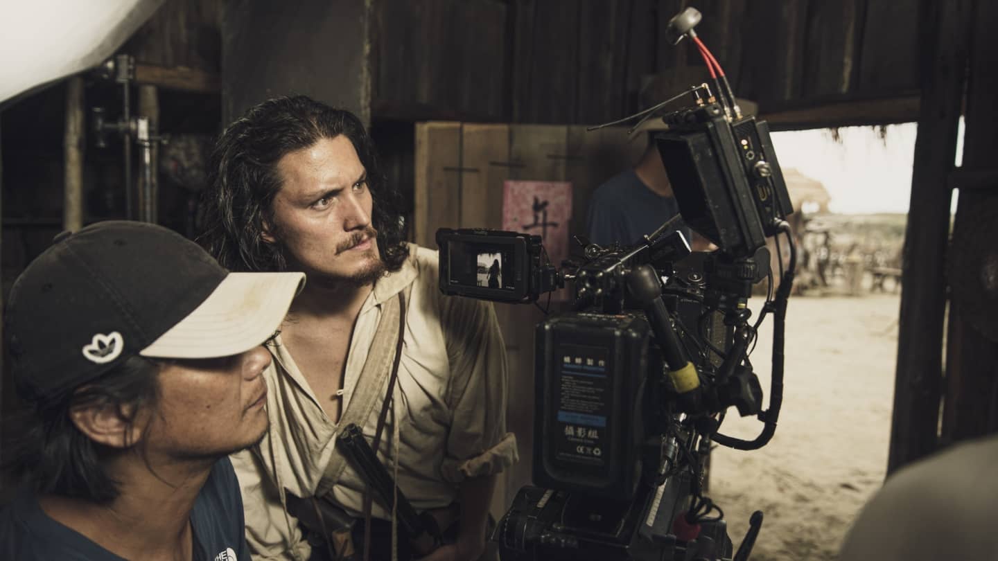 演活「必麒麟」！《斯卡羅》三主演英語力爆棚「全靠他指導」　身分起底是「國民歌王兒子」混血五官帥翻天