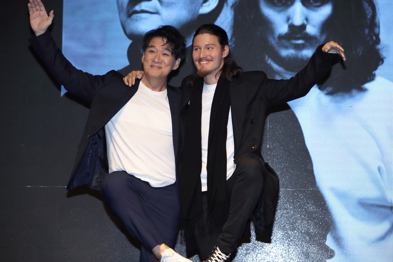 演活「必麒麟」！《斯卡羅》三主演英語力爆棚「全靠他指導」　身分起底是「國民歌王兒子」混血五官帥翻天