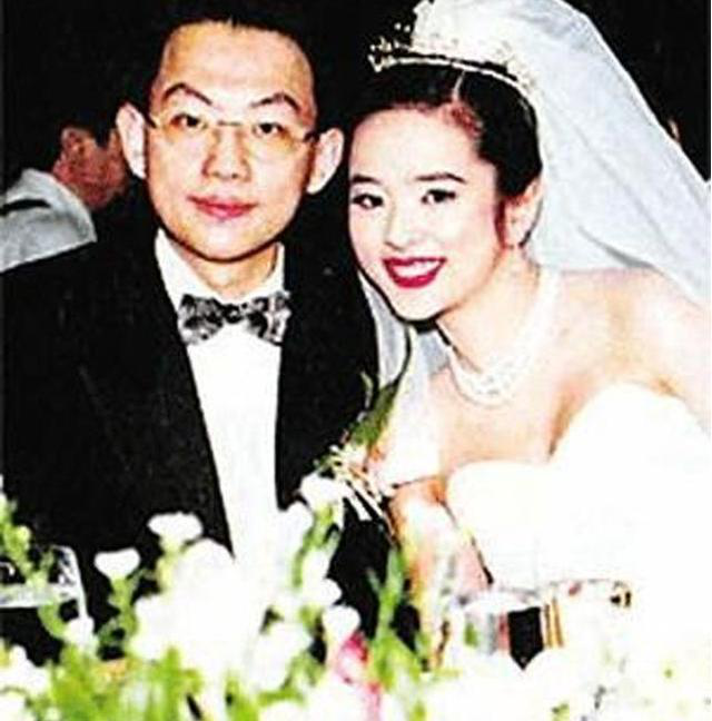 她是林志穎初戀！被豪門老公「曝閨房秘事」受萬人唾棄　落魄「當售樓小姐」花7年考碩士翻身