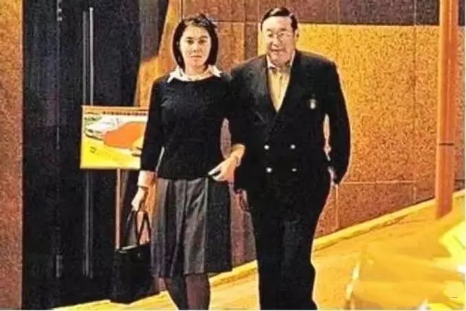 隱忍40餘年不挪窩！熬到老公去世「獨佔百億遺產」　成功將「各路情婦私生子」趕出家門