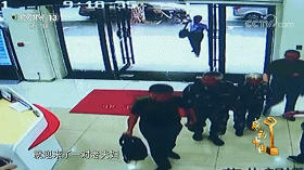以為是詐騙！八旬老夫妻「開口要拿出4千萬積蓄」銀行嚇得報警　查出驚人身分「一生救過無數人」敬佩萬分
