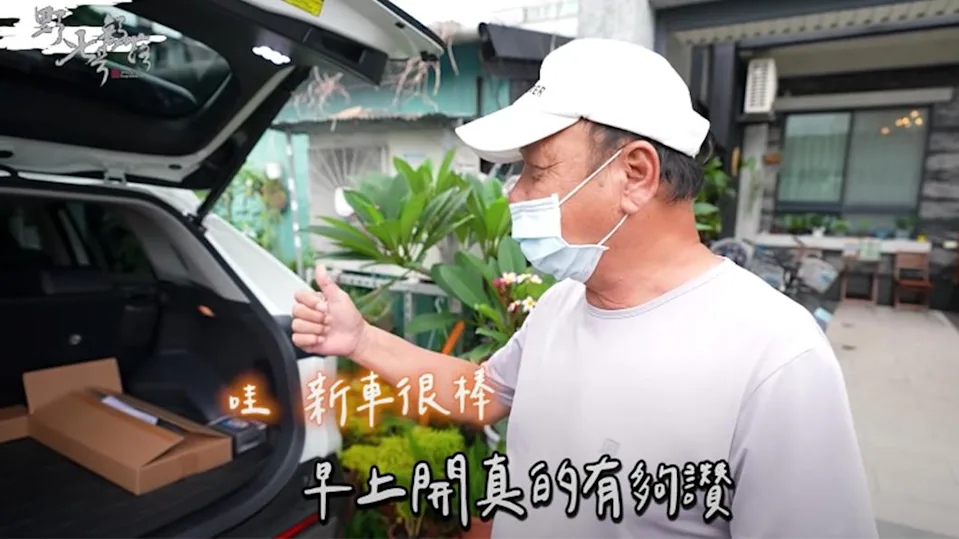想讓爸媽住舒適！KID打拚20年「買下三層樓電梯透天」奉養父母　還送新車給爸爸「背後藏滿滿孝心」