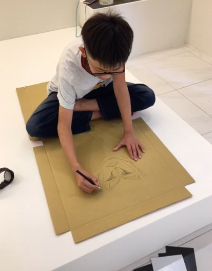 不捨爸媽做工地辛苦！13歲弟弟「想學畫夢想憋心裡」見生日禮物秒爆哭　「懂事心聲感動全網」：看到哽咽
