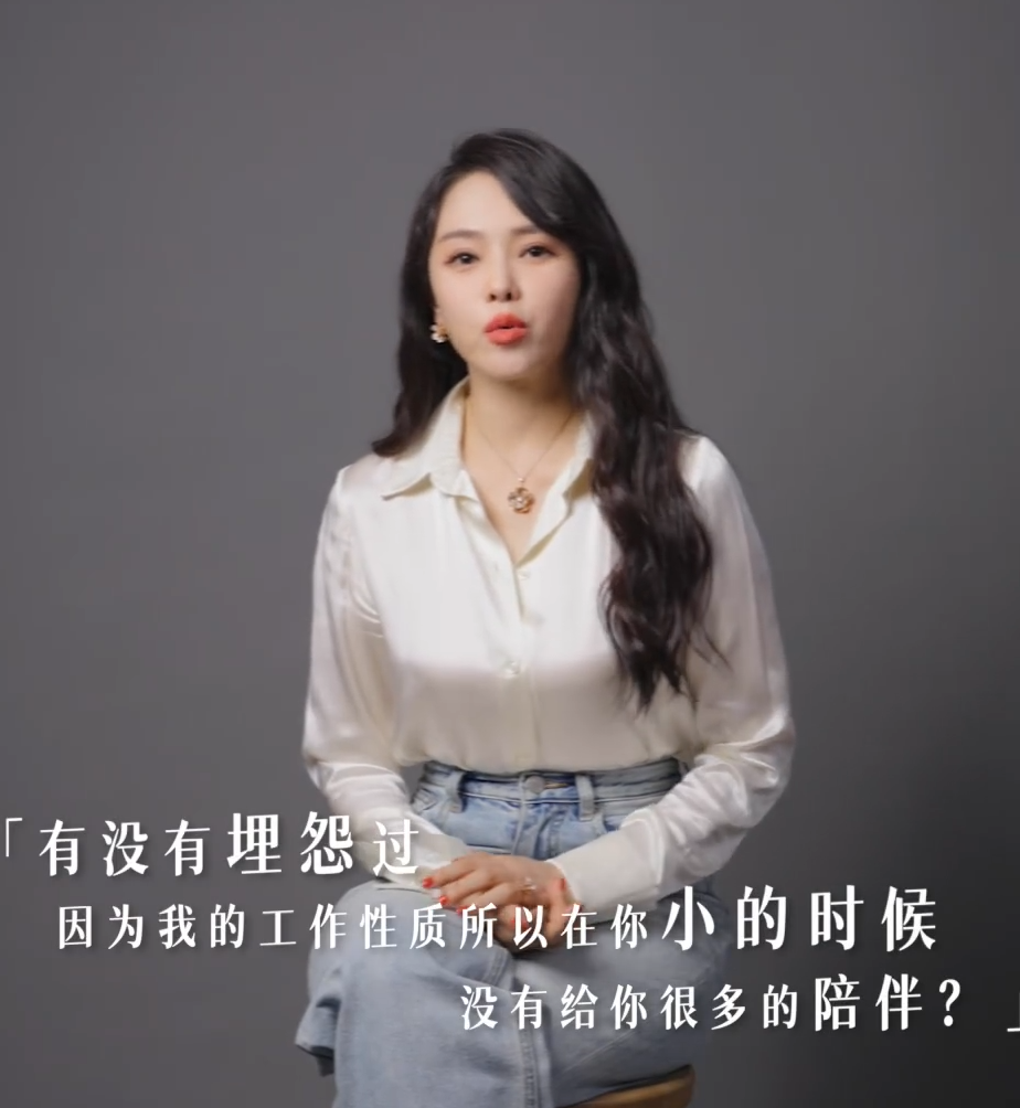 母子首合體受訪！19歲哈利對「穿女裝」詢問媽媽態度　伊能靜「教科書式回答」超暖