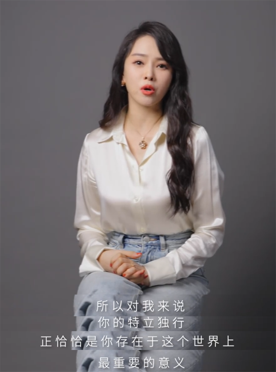 母子首合體受訪！19歲哈利對「穿女裝」詢問媽媽態度　伊能靜「教科書式回答」超暖