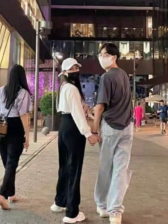 母子首合體受訪！19歲哈利對「穿女裝」詢問媽媽態度　伊能靜「教科書式回答」超暖