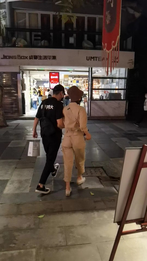 分隔2地也不怕！高圓圓訂下「2小時約定」保鮮感情　被偶遇「趙又廷背後4字」顯家庭地位
