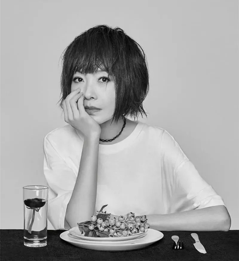 她二婚嫁初戀！為保持「80斤身材」只吃10粒米　49歲稱「沒空生孩子」：我晚熟