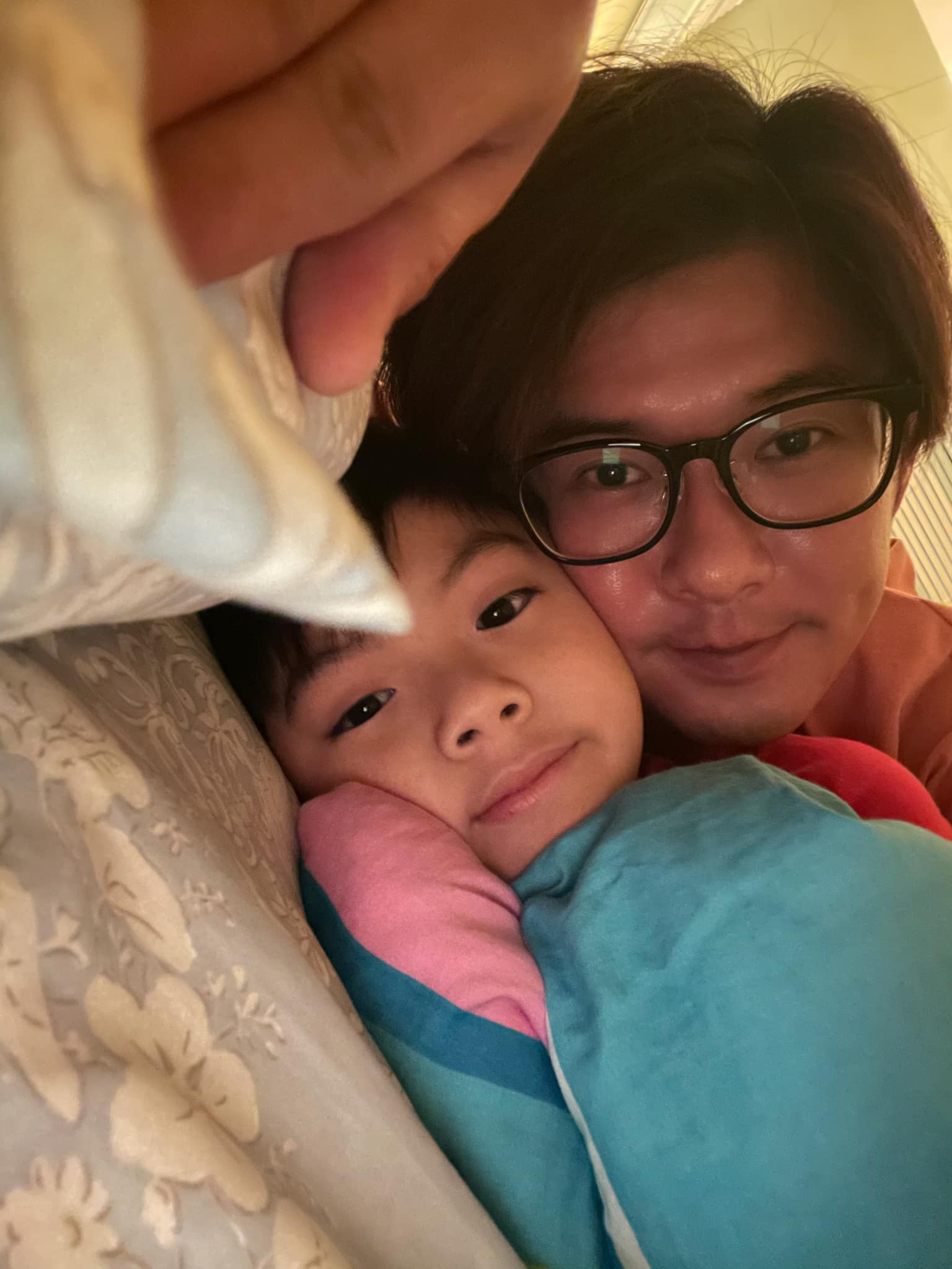 剛背2千萬房貸！顏永烈兒「突變臉斥責爸」：家裡沒錢吃牛排　「超齡舉動」嚇壞大人：心疼又好笑