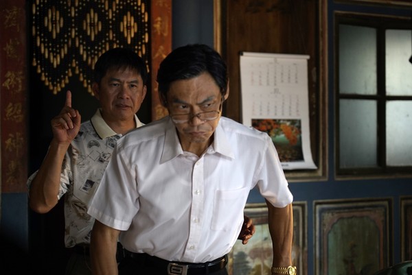 嘉玲阿公好會演！老友中風離開「堅持親手寫藥懺」送最後一程 　「用保留自尊方式」交出陳家祖業繼承權