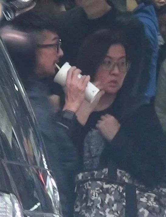 身價50億駙馬爺！男星「甘當27年綠葉」最謝豪門妻不離棄　婚後低調「夫妻專買打折商品」五口平淡生活
