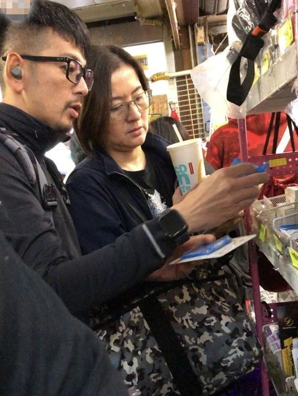 身價50億駙馬爺！男星「甘當27年綠葉」最謝豪門妻不離棄　婚後低調「夫妻專買打折商品」五口平淡生活