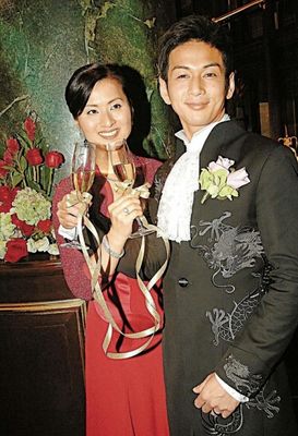 身價50億駙馬爺！男星「甘當27年綠葉」最謝豪門妻不離棄　婚後低調「夫妻專買打折商品」五口平淡生活