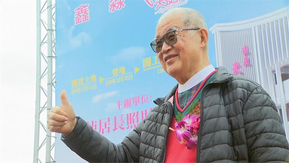 感恩孝順不用外包！聖人院長淚謝「弟弟長照老母30年」送媽媽百歲圓滿　「3兄妹分工尊親」：是恩人也是孝子