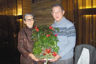 感恩孝順不用外包！聖人院長淚謝「弟弟長照老母30年」送媽媽百歲圓滿　「3兄妹分工尊親」：是恩人也是孝子