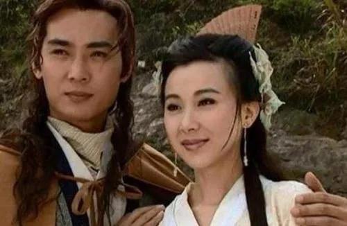 被逼和52歲富婆拍吻戲！妻子泳池出軌偷情被抓　 二婚「6年無性無愛」：別心疼他